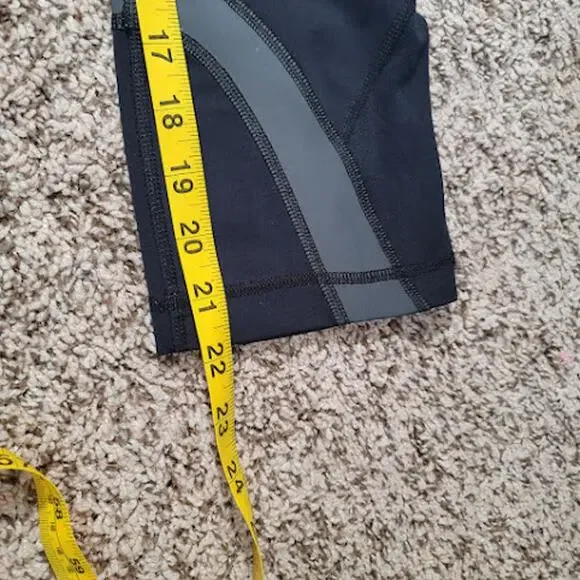 Lululemon- 2 piece cropped pants-= size 8 - Picture 5 of 7